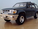 1:24 Maisto Ford Explorer 2002 Green